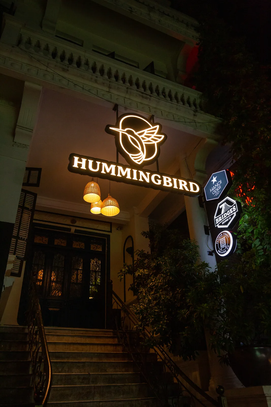 Hummingbird bar and restaurant in Hanoi