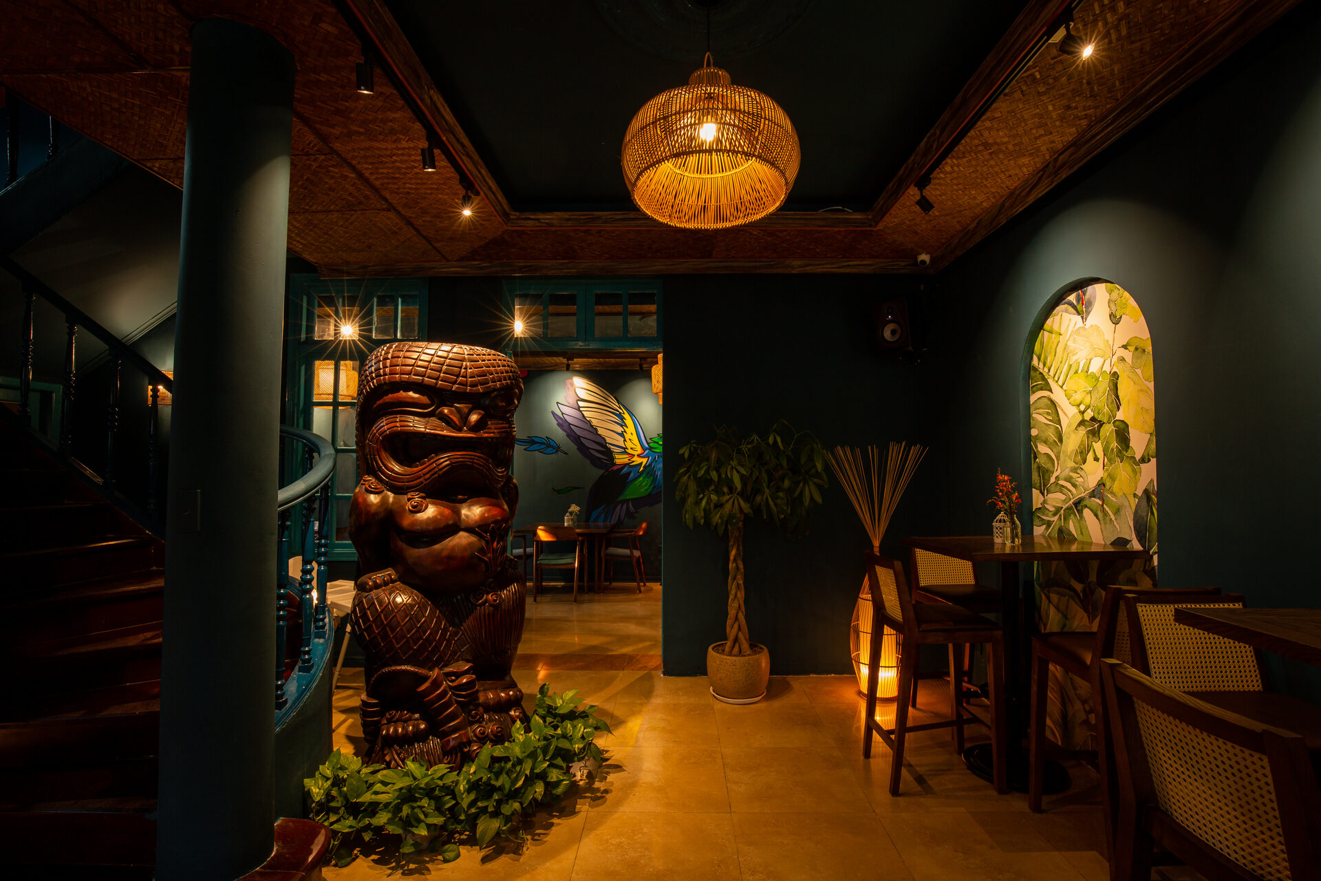 Hummingbird – tiki statue and tropical bar interior